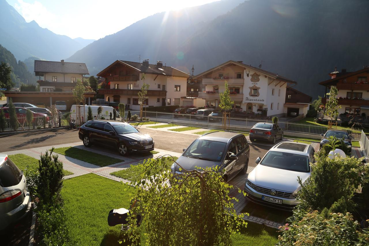 Hotel & Suites Glueck Auf Mayrhofen Exterior foto